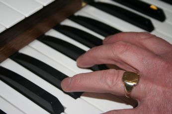 Organ keys and hand
